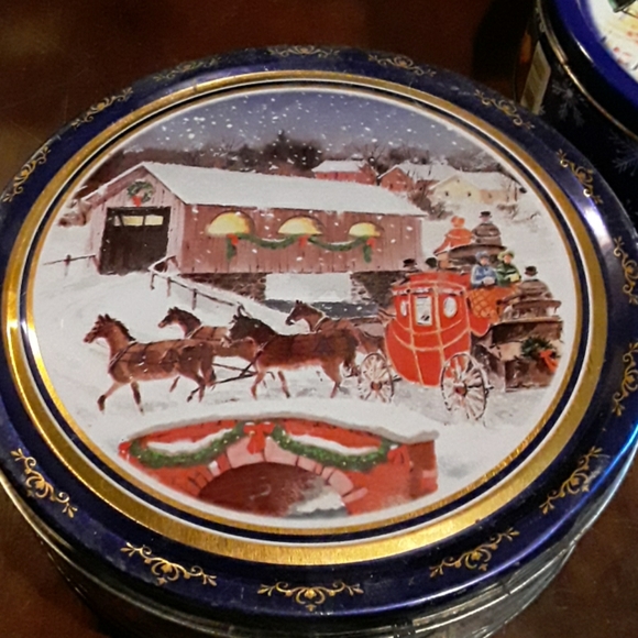 Christmas Tin  Cans (  2 ) - Picture 7 of 8